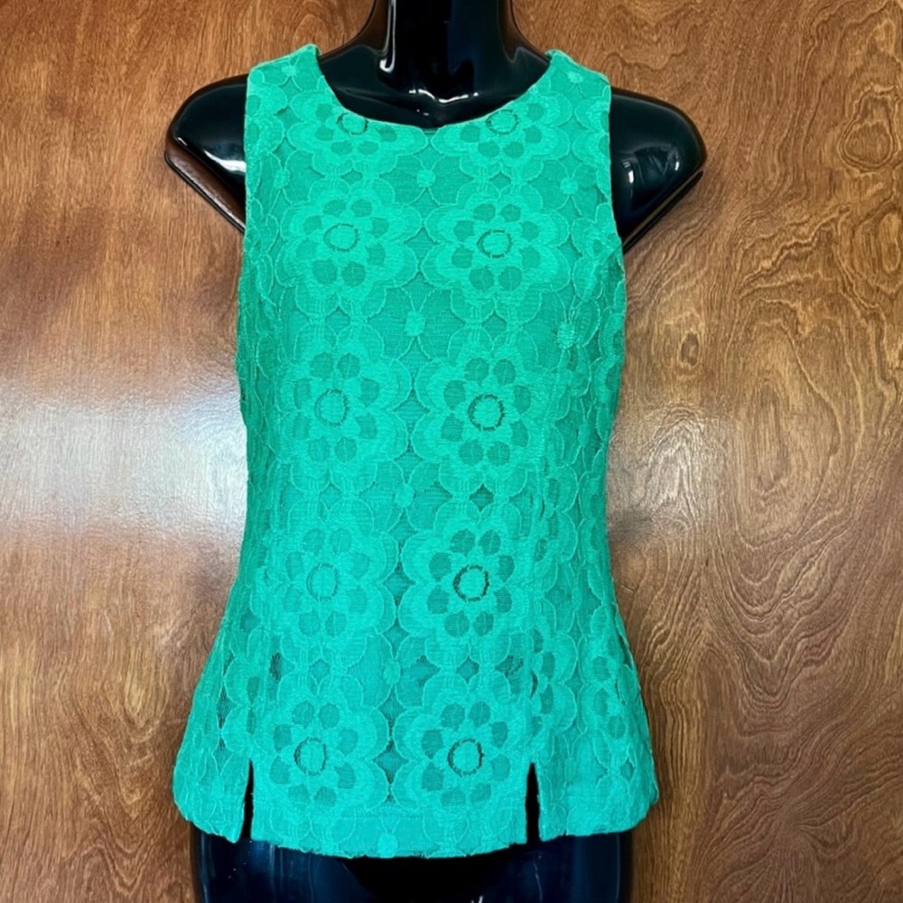 Banana Republic pretty fitted jersey lined lace top